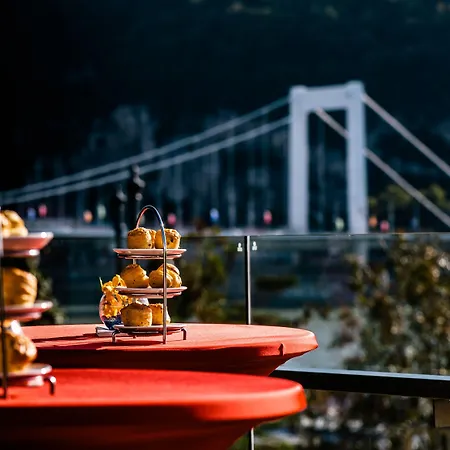 Marriott Hotel 5*