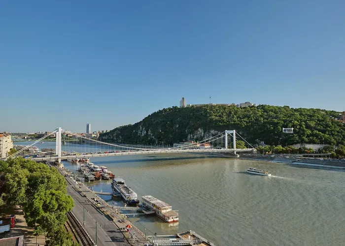 Marriott Szálloda 5*